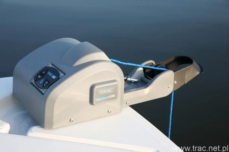 TRAC_Deckboat_40_AutoDeploy_Gen_3_1.jpg