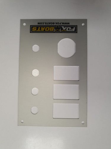 RIVERFOX panel,ramka na 3 przełączniki i gniazdo USB logo.jpg